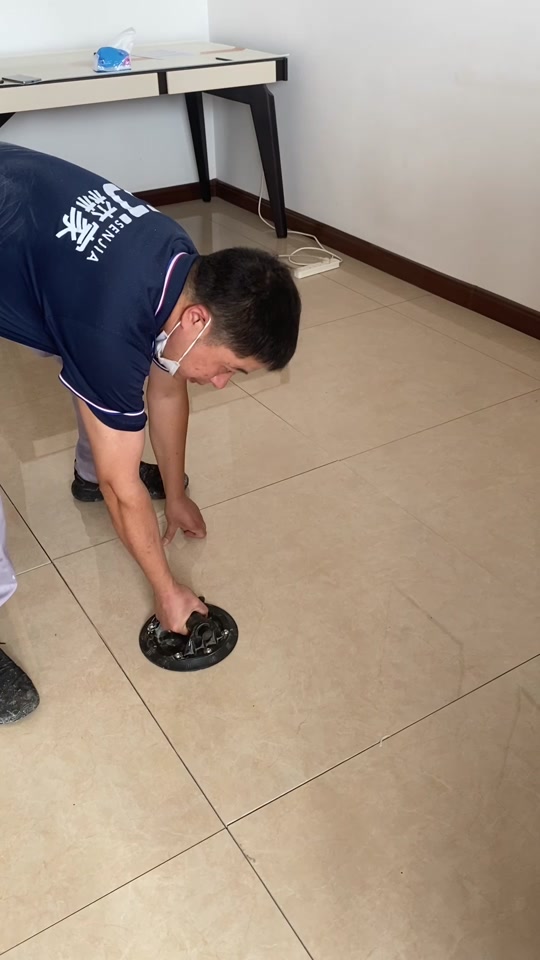 瓷砖空鼓胶到底起不起作用呀(瓷砖空鼓胶到底起不起作用呀视频)