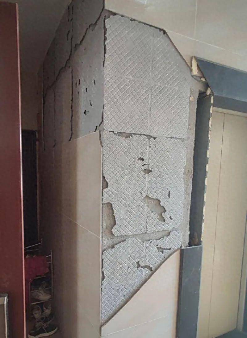 墙砖脱落最简单的修补方法视频讲解图(墙砖脱落最简单的修补方法视频讲解图片)